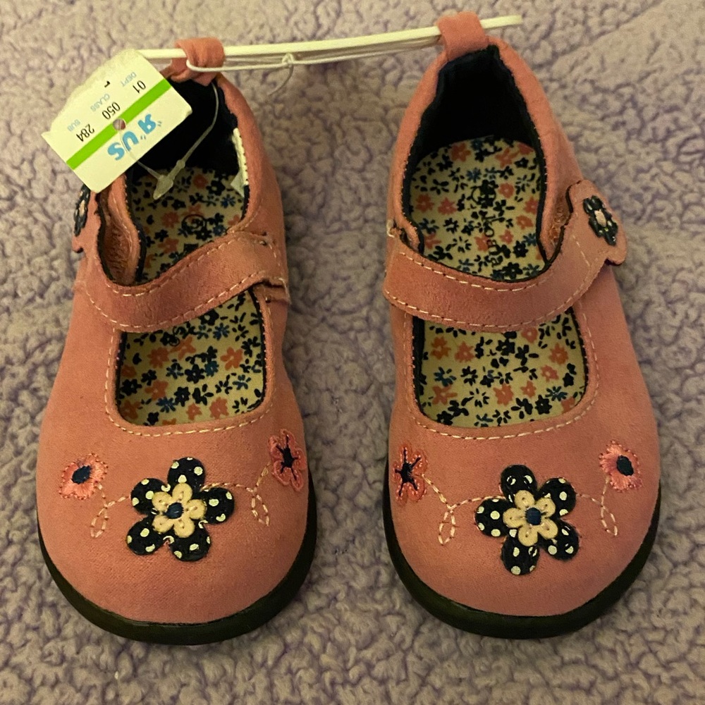 Toddler girl size 5 shoe new with tags
